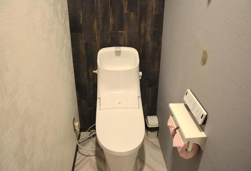 اتاق خانوادگی, Economy Hotel Upashi