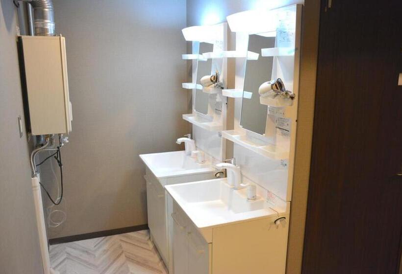 패밀리 룸, Economy Hotel Upashi