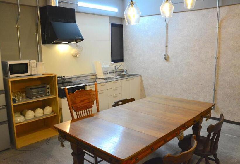 اتاق خانوادگی, Economy Hotel Upashi