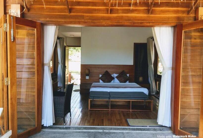 اتاق استاندارد با چشم‌انداز استخر, Resort O.six