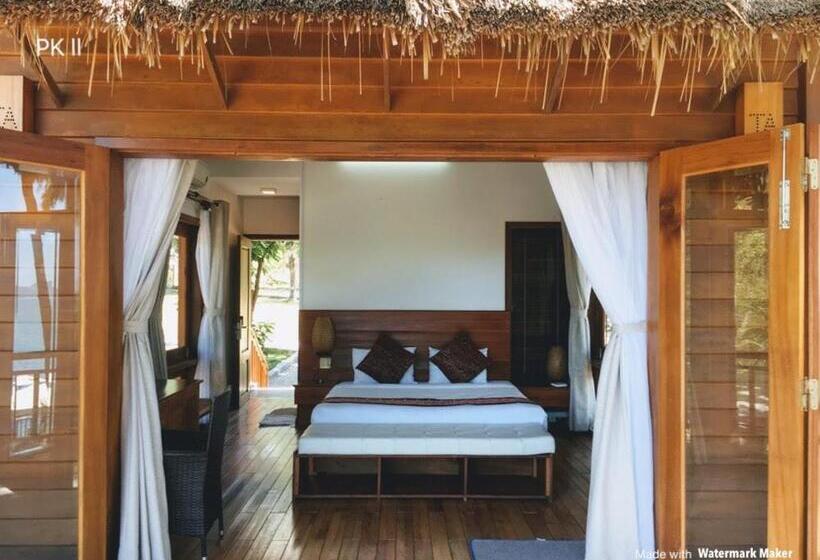 اتاق استاندارد با چشم‌انداز استخر, Resort O.six