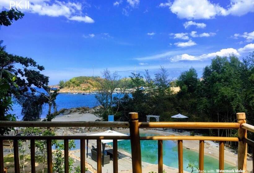 اتاق استاندارد با چشم‌انداز استخر, Resort O.six