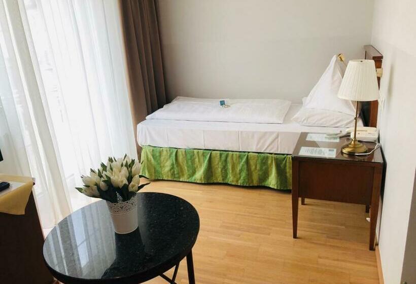 バルコニー付きシングルスタンダードルーム, Schloss Kurhotel Strobl