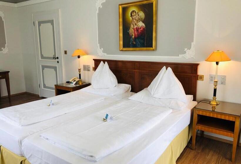 Семейное Студио, Schloss Kurhotel Strobl