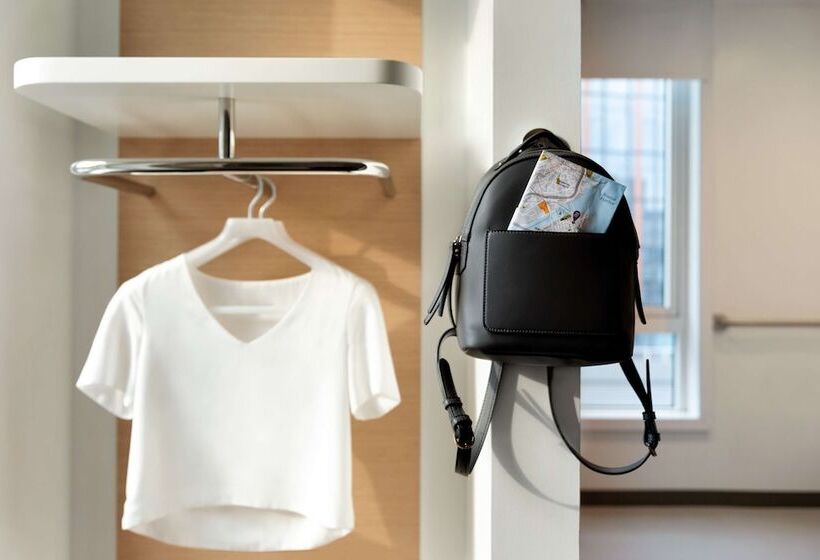 اتاق پرمیوم, Yotel London City