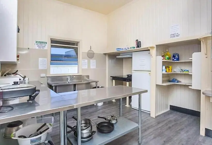 ルームシェアのワンベッド, Bunk Inn Hostel