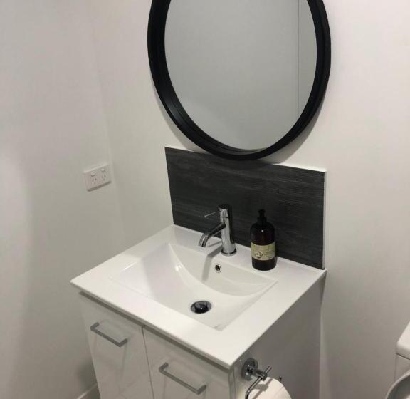 تختخواب در اتاق مشترک, Bunk Inn Hostel