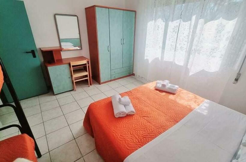 חדר סטנדרט לשלושה, La Perla