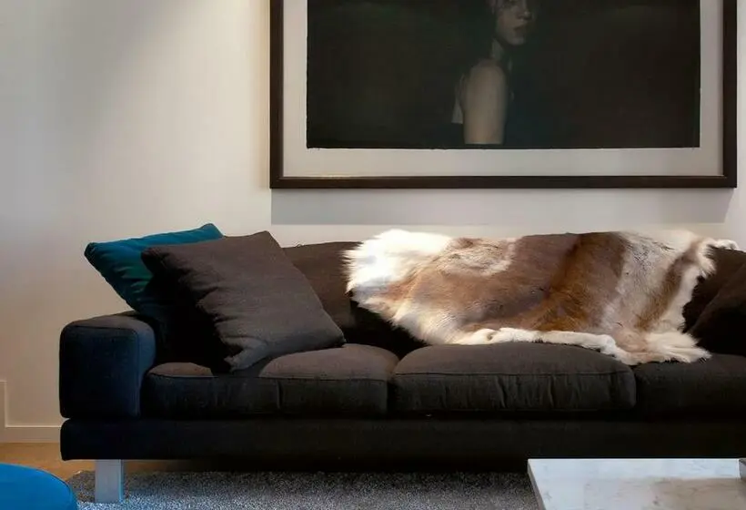 スイート, Port Phillip Estate