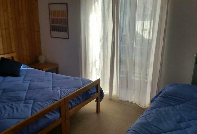 חדר סטנדרט לשלושה, Tomei