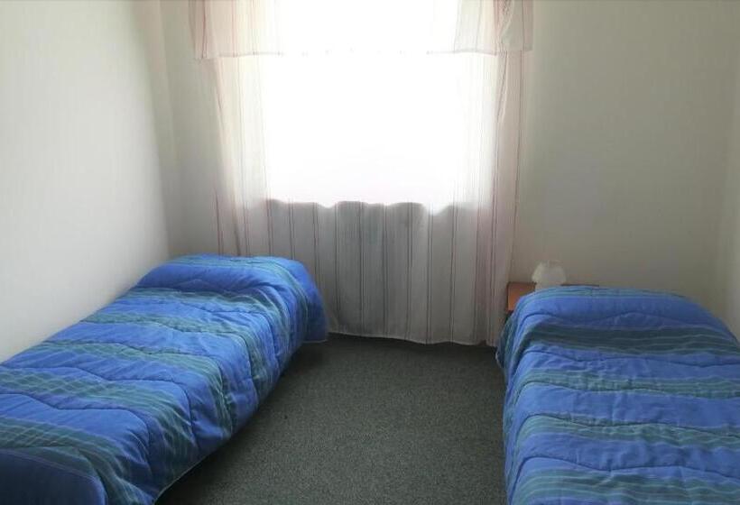 חדר סטנדרט לארבעה, Tomei