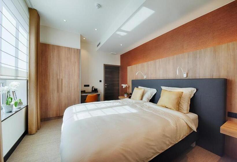 Номер Deluxe, Twee Broeders