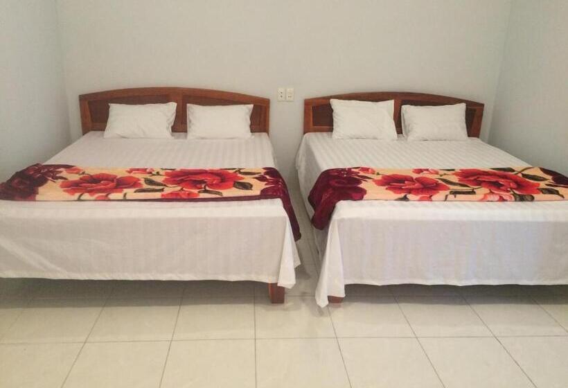 اتاق خانوادگی, Y Bon