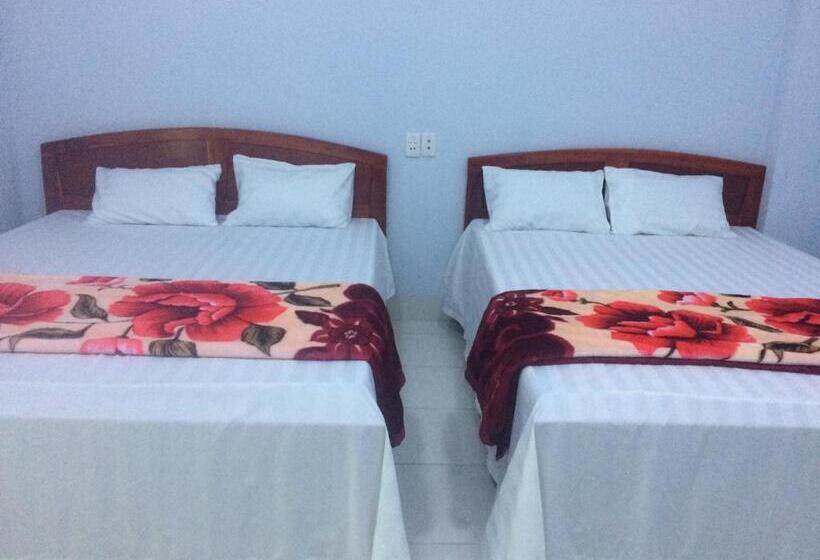 اتاق خانوادگی, Y Bon