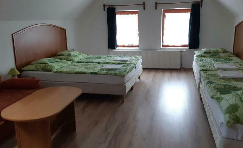 اتاق استاندارد چهار تخته, Borgaléria