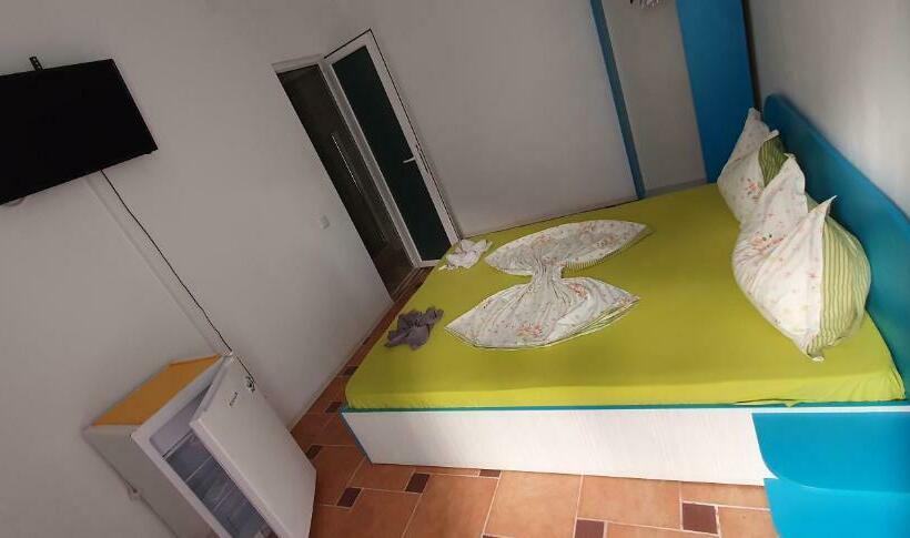 اتاق استاندارد با تراس, Hostel Delfinul Albastru