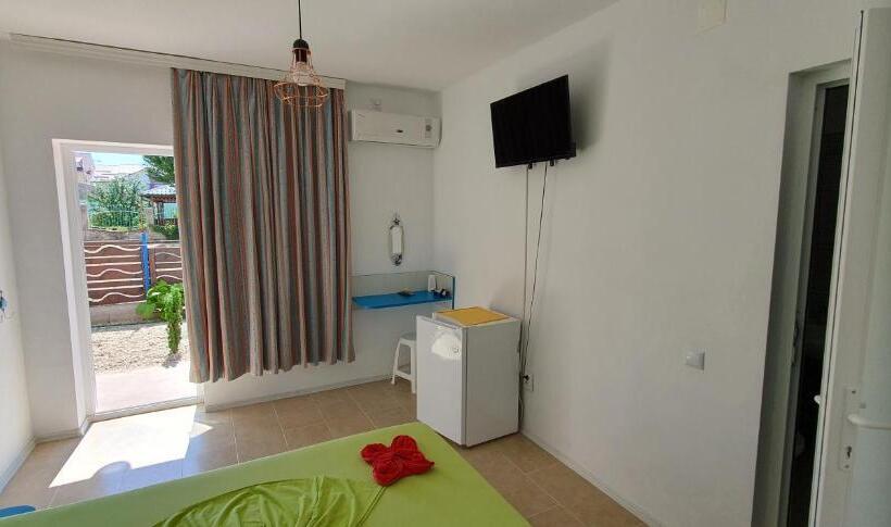 اتاق استاندارد با تراس, Hostel Delfinul Albastru