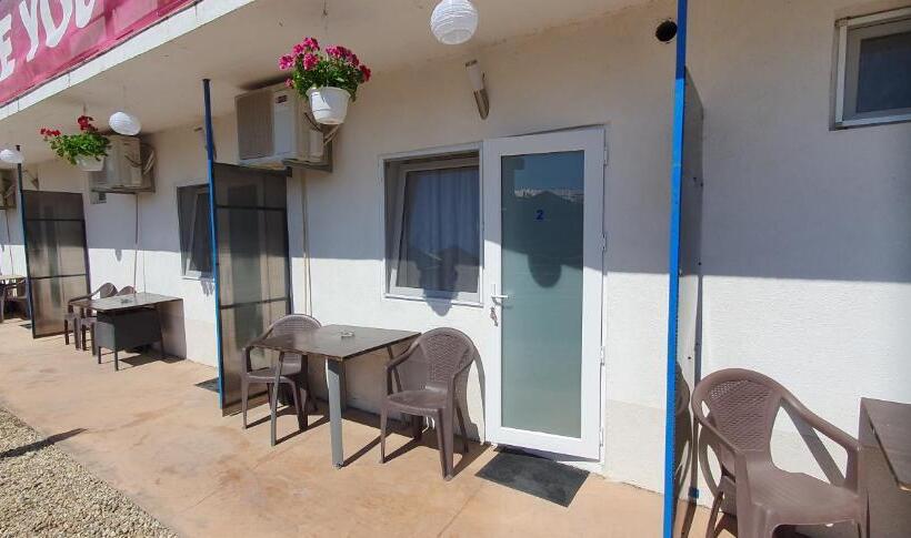 اتاق استاندارد با تراس, Hostel Delfinul Albastru