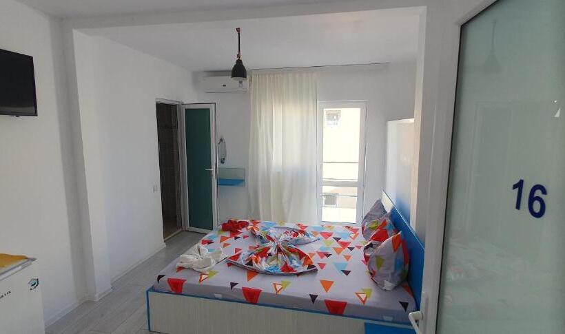 اتاق استاندارد با بالکن, Hostel Delfinul Albastru