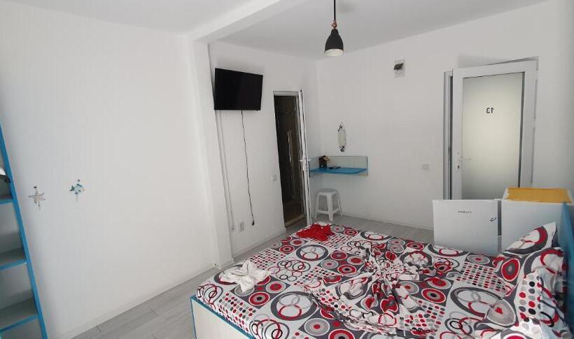 اتاق استاندارد با بالکن, Hostel Delfinul Albastru