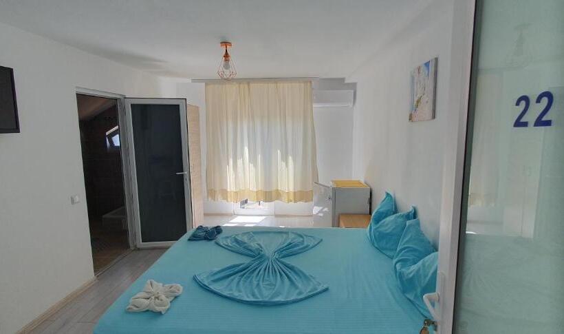 اتاق استاندارد با بالکن, Hostel Delfinul Albastru