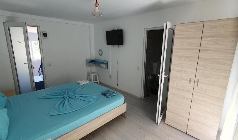 اتاق استاندارد با بالکن, Hostel Delfinul Albastru