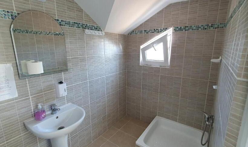 اتاق استاندارد با بالکن, Hostel Delfinul Albastru