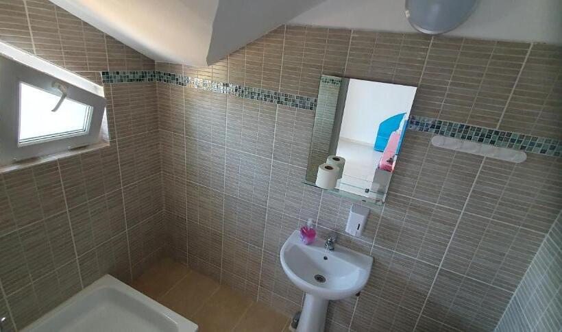 اتاق استاندارد با بالکن, Hostel Delfinul Albastru