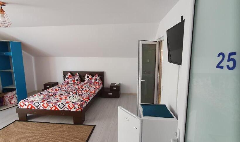 اتاق خانوادگی, Hostel Delfinul Albastru