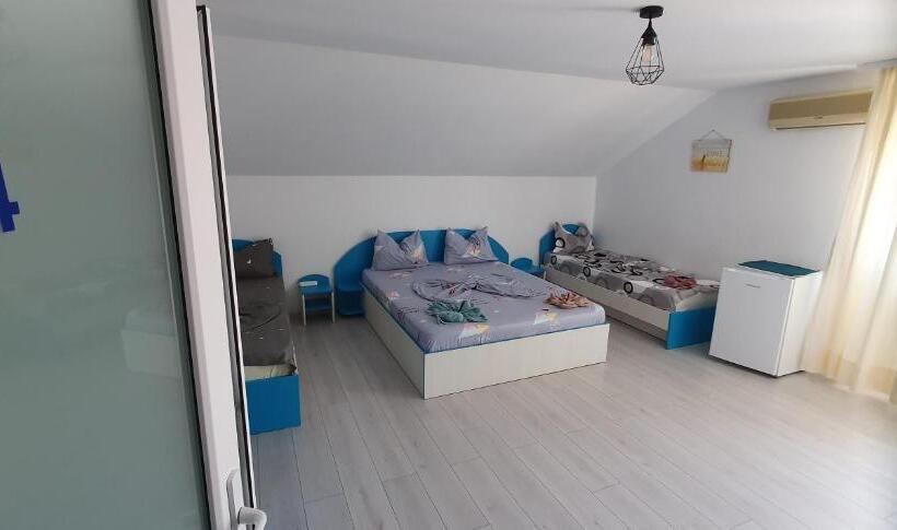 اتاق خانوادگی, Hostel Delfinul Albastru