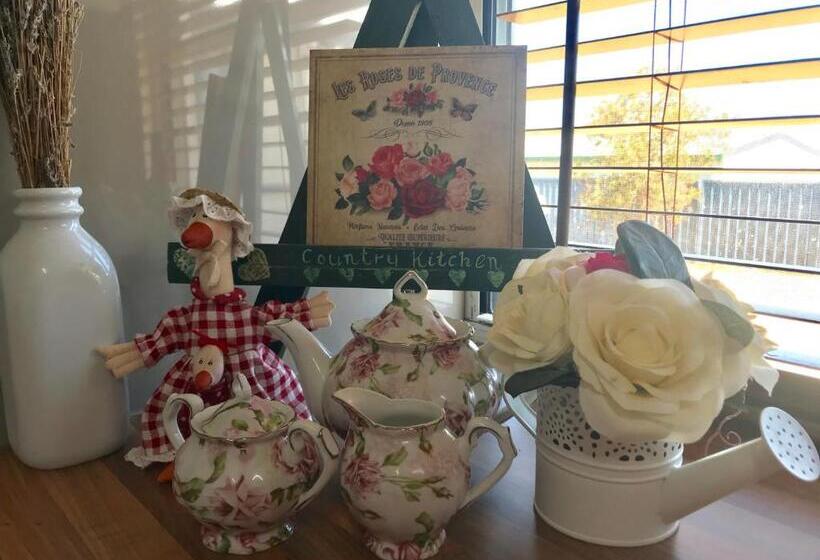 4间卧室的房子, Cherry Blossom Cottage With Country Charm And Spa