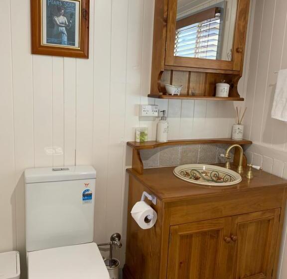 4间卧室的房子, Cherry Blossom Cottage With Country Charm And Spa