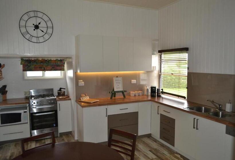 4间卧室的房子, Cherry Blossom Cottage With Country Charm And Spa