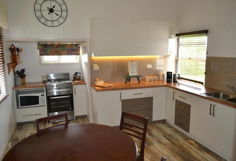 4间卧室的房子, Cherry Blossom Cottage With Country Charm And Spa