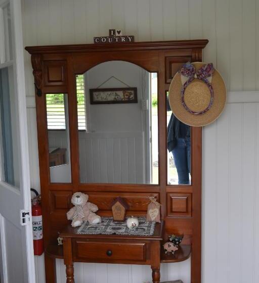 4间卧室的房子, Cherry Blossom Cottage With Country Charm And Spa