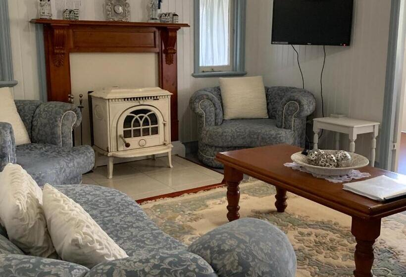 4间卧室的房子, Cherry Blossom Cottage With Country Charm And Spa