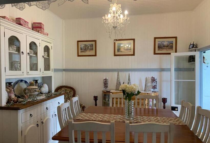 4间卧室的房子, Cherry Blossom Cottage With Country Charm And Spa