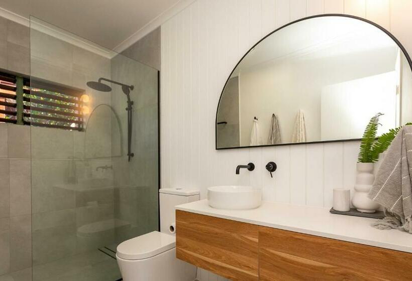 דירת שלושה חדרים, Casuarina Cove Apartments