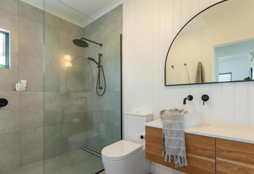 דירת שלושה חדרים, Casuarina Cove Apartments