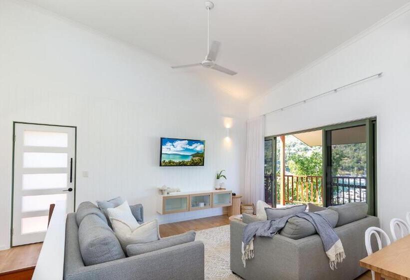 דירת שלושה חדרים, Casuarina Cove Apartments