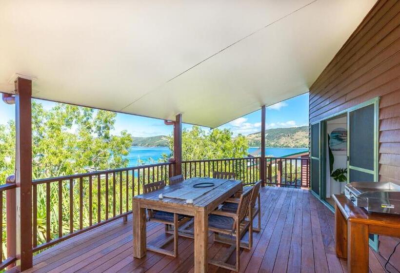 דירת שלושה חדרים, Casuarina Cove Apartments