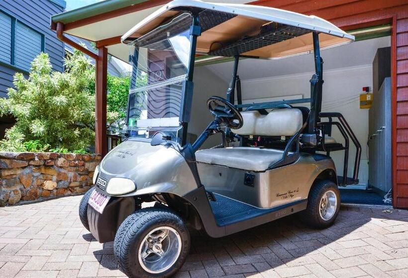 דירת שלושה חדרים, Casuarina Cove Apartments