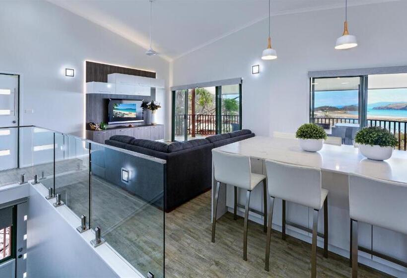 דירת שלושה חדרים, Casuarina Cove Apartments