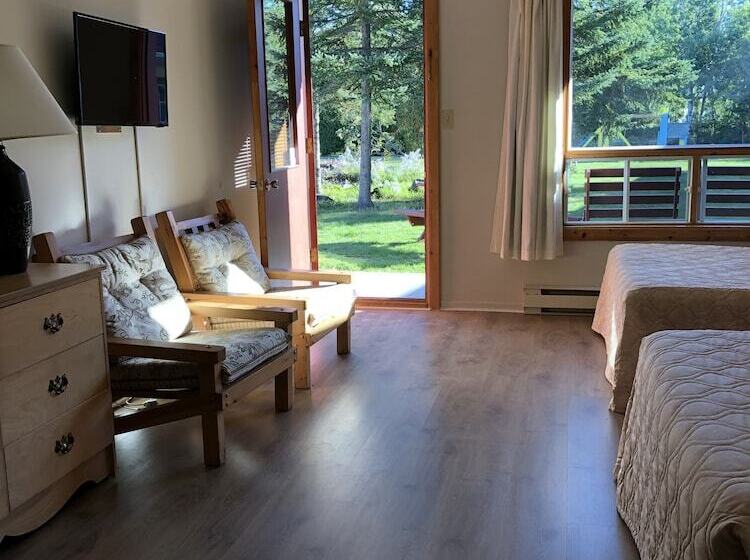 Номер Стандарт Вид на Бассейн, Auberge La Coudriere Cool