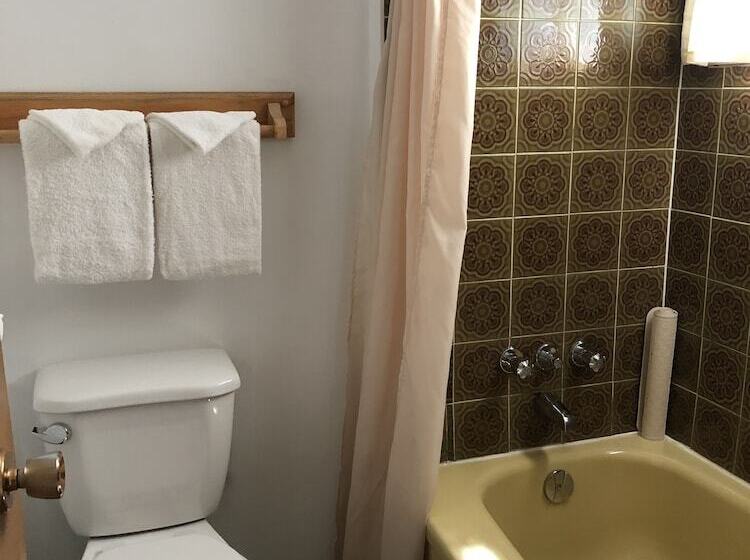 Номер Стандарт Вид на Бассейн, Auberge La Coudriere Cool