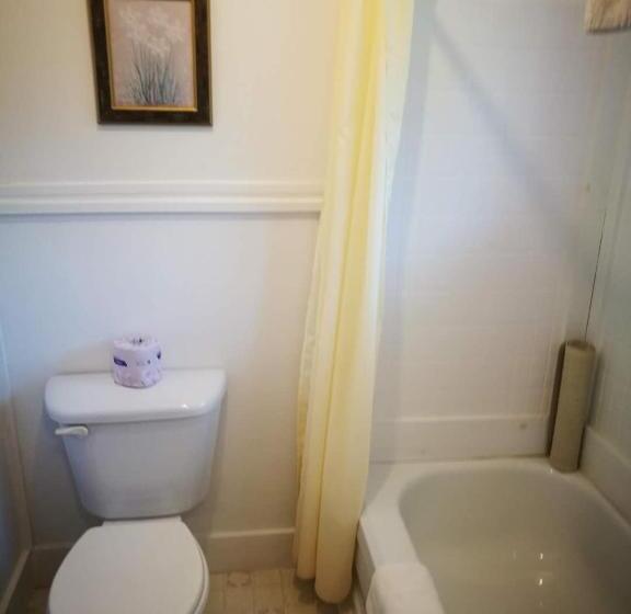 Номер Стандарт Вид на Бассейн, Auberge La Coudriere Cool