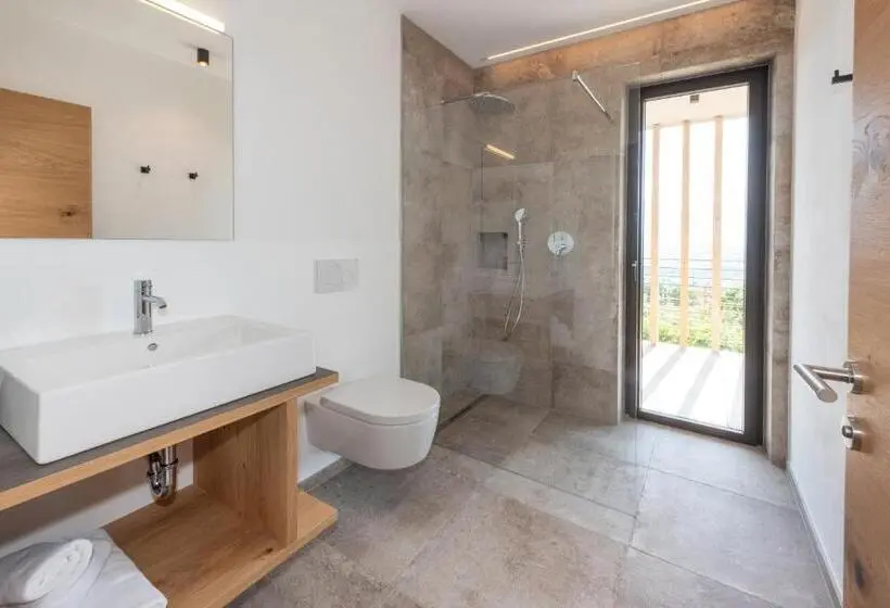 1 Bedroom Penthouse Apartment, Villa Montis
