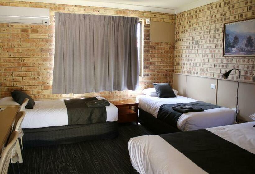 Семейный Номер, Clermont Country Motor Inn