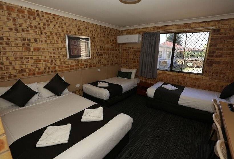 Семейный Номер, Clermont Country Motor Inn