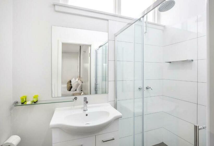 استودیوی استاندارد, Nightcap At Hume